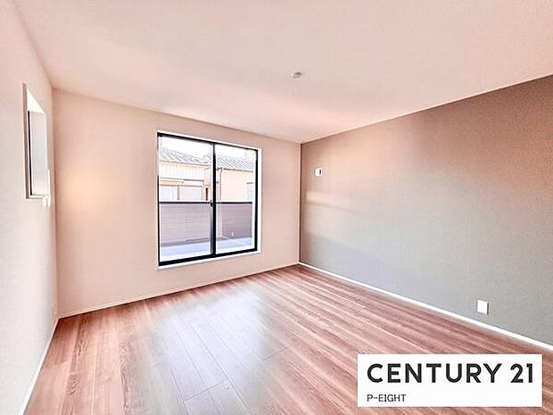 バルコニーに面している明るい洋室です!