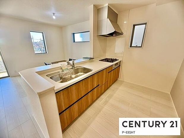 料理をしながらリビングを見渡せるつくりで、料理中も家族との会話がはずみます。