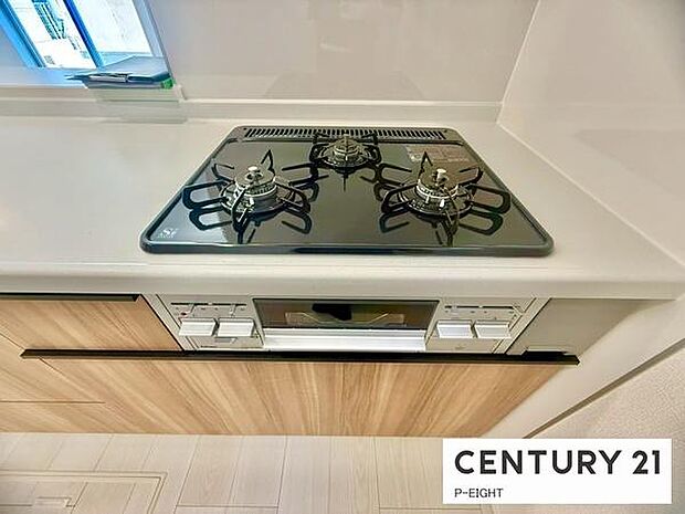 三口コンロで料理もはかどりますね!グリルもあります!