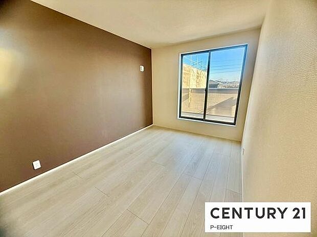 バルコニーに面している明るい洋室です!