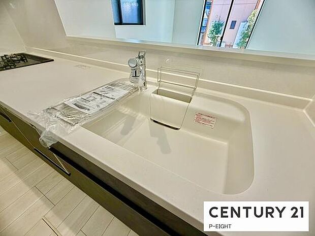 浄水器内蔵型のため、キッチン回りもスリムな印象です！