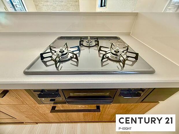 三口コンロで料理もはかどりますね!グリルもあります!