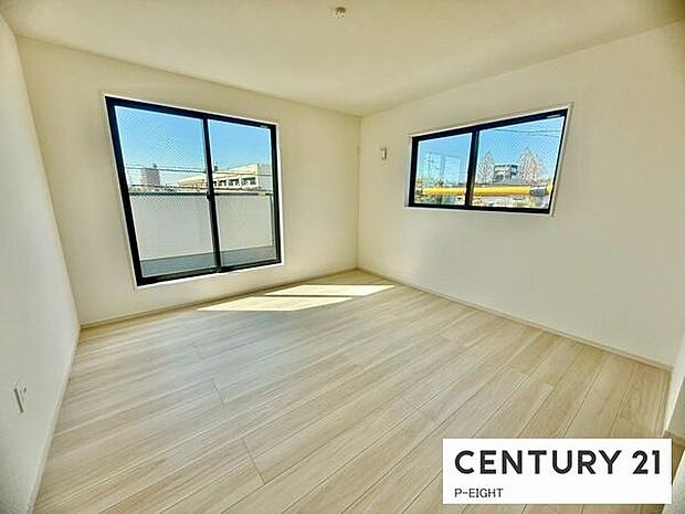 バルコニーに面している明るい洋室です!