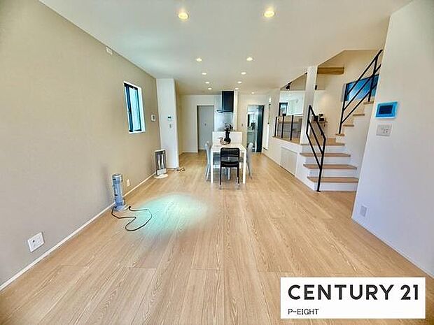 家族の笑い声が聞こえてきそうな、暖かい空間になっています。