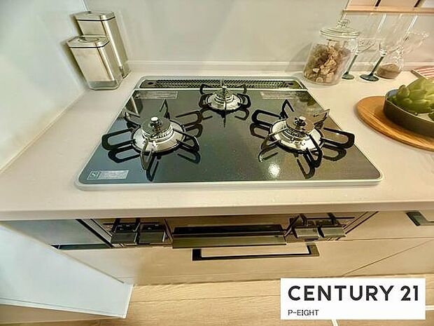 三口コンロで料理もはかどりますね!グリルもあります!