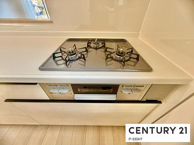 三口コンロで料理もはかどりますね!グリルもあります!