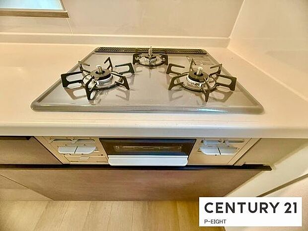 三口コンロで料理もはかどりますね!グリルもあります!