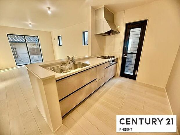 料理をしながらリビングを見渡せるつくりで、料理中も家族との会話がはずみます。