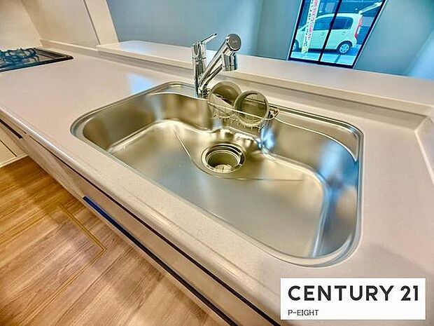 浄水器内蔵型のため、キッチン回りもスリムな印象です！