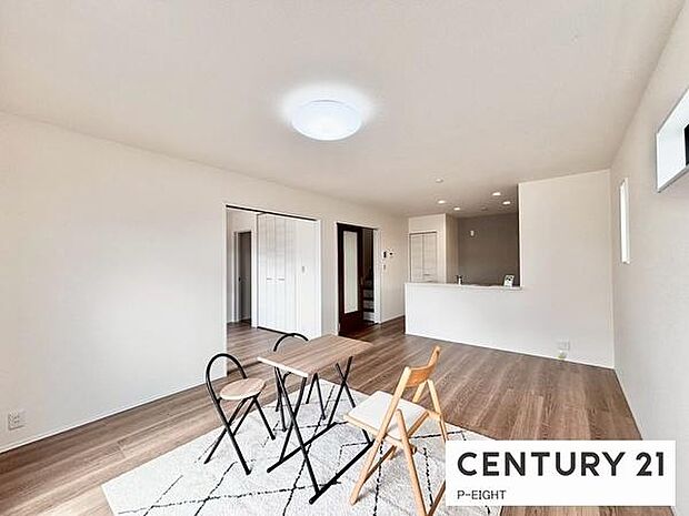 家族の笑い声が聞こえてきそうな、暖かい空間になっています。