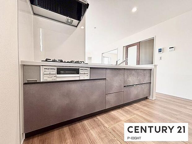 料理をしながらリビングを見渡せるつくりで、料理中も家族との会話がはずみます。