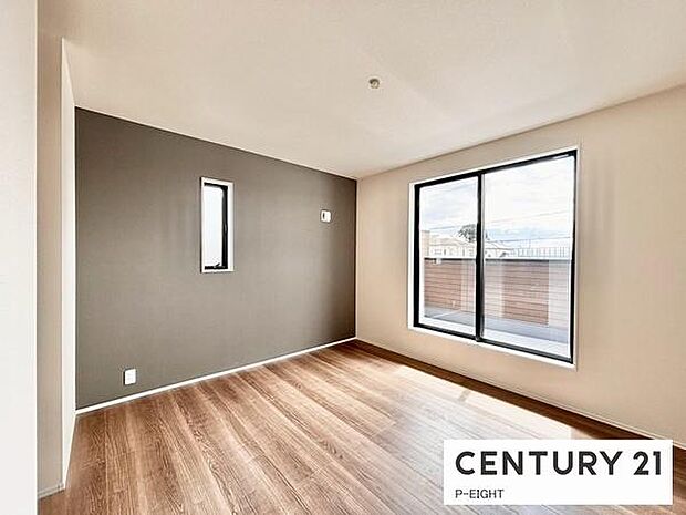 バルコニーに面している明るい洋室です！