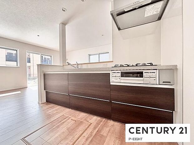 料理をしながらリビングを見渡せるつくりで、料理中も家族との会話がはずみます。