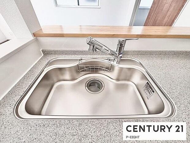 浄水器内蔵型のため、キッチン回りもスリムな印象です！