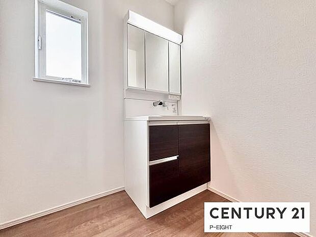 明るい洗面台で身支度ができます！