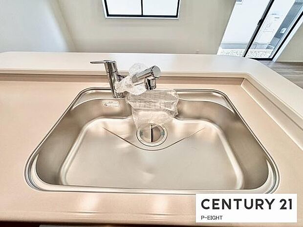 浄水器内蔵型のため、キッチン回りもスリムな印象です!