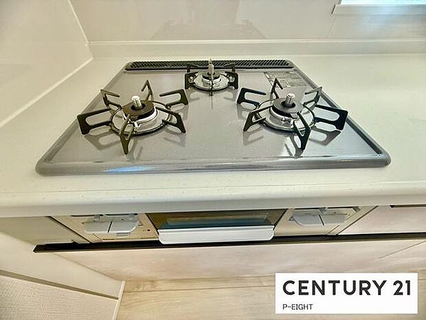 三口コンロで料理もはかどりますね！グリルもあります！