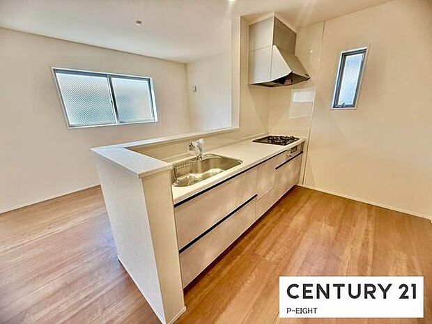 料理をしながらリビングを見渡せるつくりで、料理中も家族との会話がはずみます。