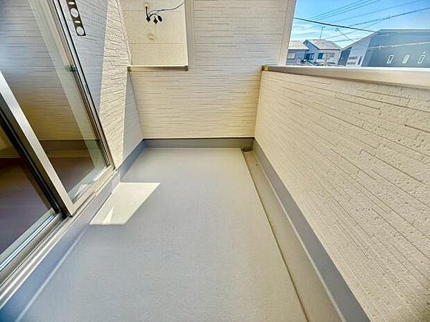 洗濯物は日当たりの良いバルコニーへ！