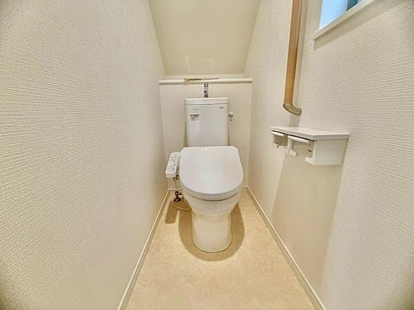 ウォシュレット付きの暖房便座で快適です！