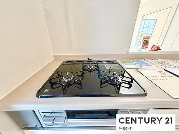 三口コンロで料理もはかどりますね!グリルもあります!