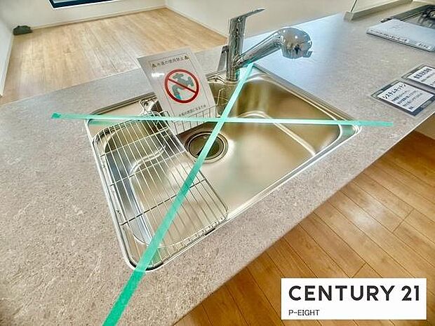 浄水器内蔵型のため、キッチン回りもスリムな印象です!