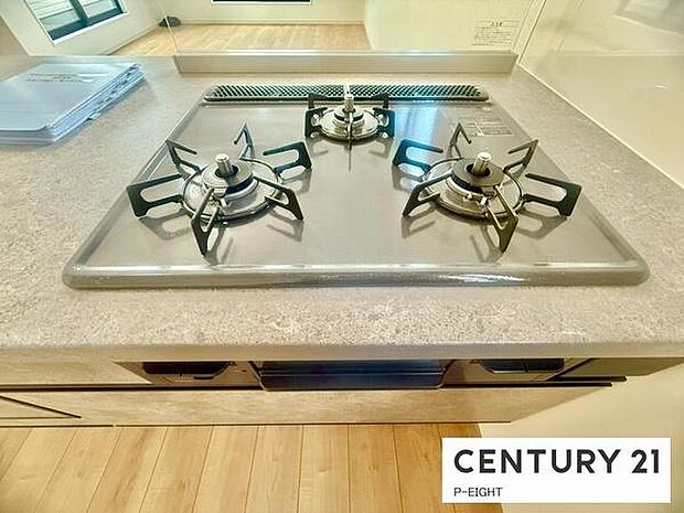 三口コンロで料理もはかどりますね!グリルもあります!