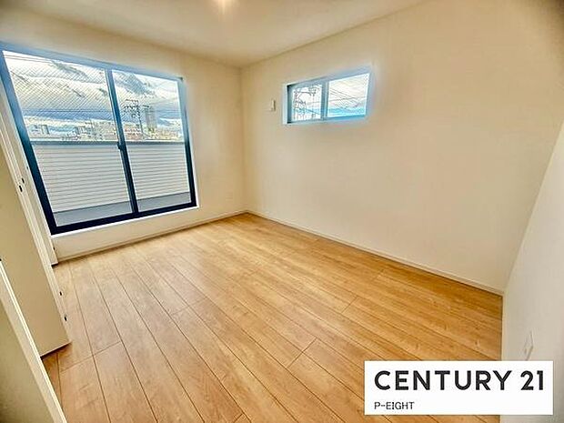 バルコニーに面している明るい洋室です!