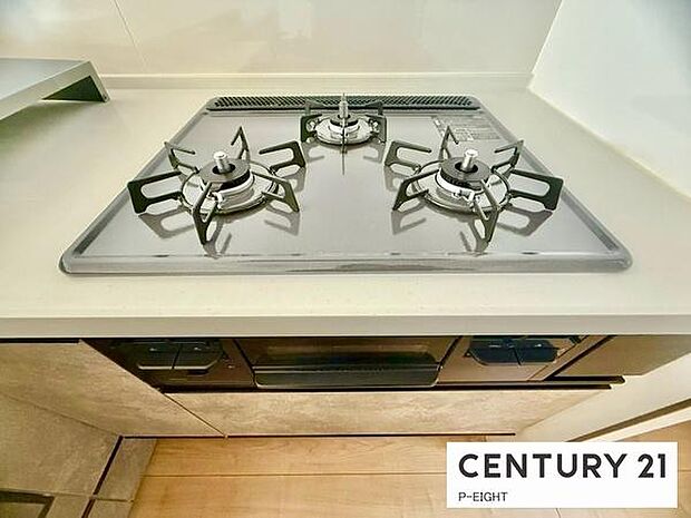 三口ガスコンロで料理もはかどりますね!グリルもあります!