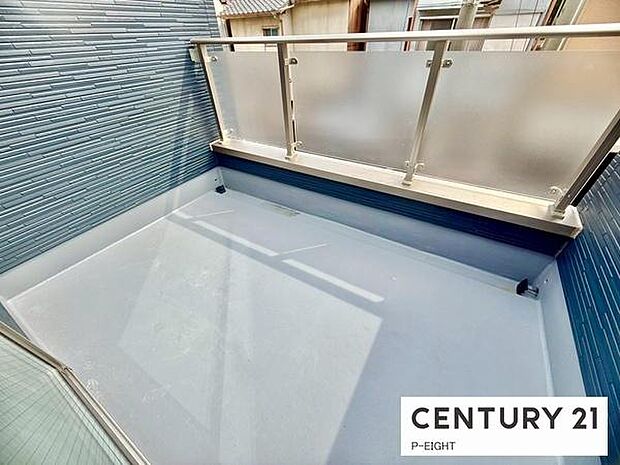 洗濯物を干せるバルコニーです!