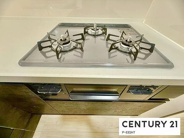 三口コンロで料理もはかどりますね!グリルもあります!