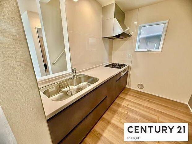 料理をしながらリビングを見渡せるつくりで、料理中も家族との会話がはずみます。