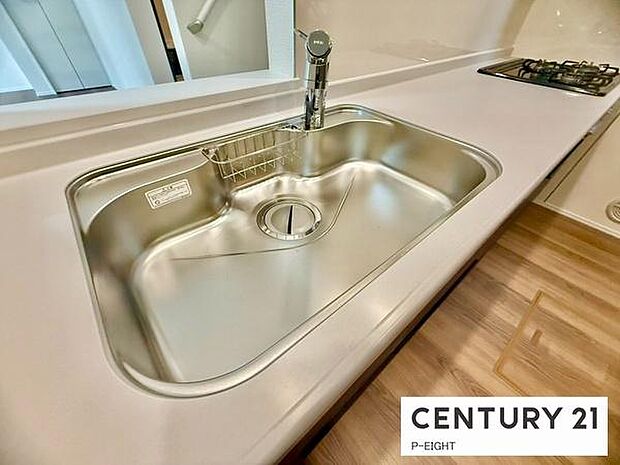 浄水器内蔵型のため、キッチン回りもスリムな印象です！