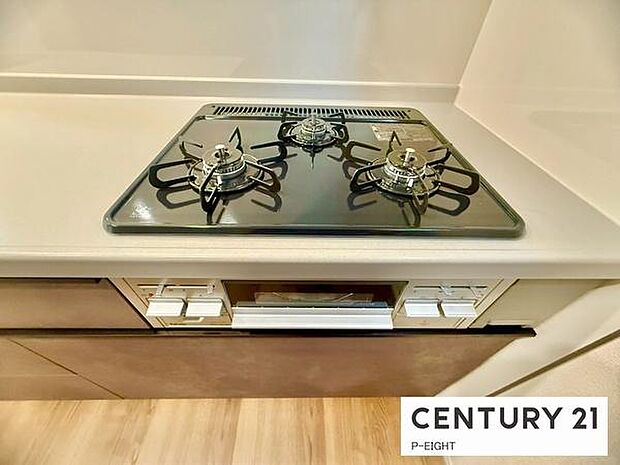 三口コンロで料理もはかどりますね！グリルもあります！