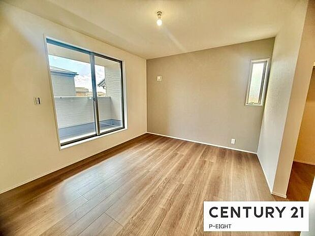 バルコニーに面している明るい洋室です!