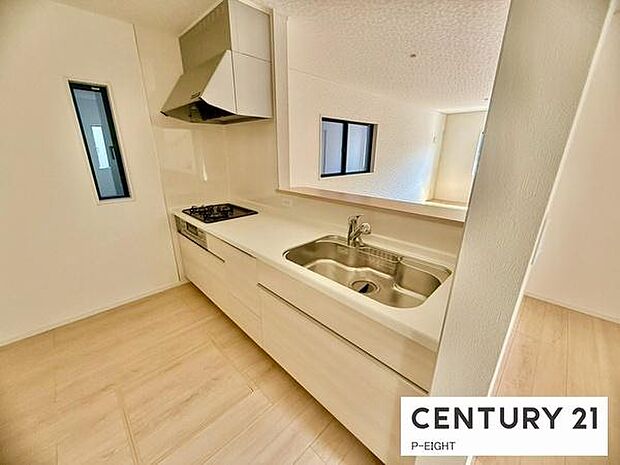 料理をしながらリビングを見渡せるつくりで、料理中も家族との会話がはずみます。