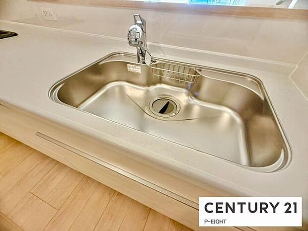 浄水器内蔵型のため、キッチン回りもスリムな印象です！