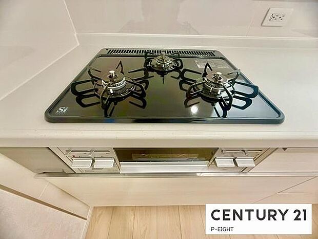 三口コンロで料理もはかどりますね！グリルもあります！