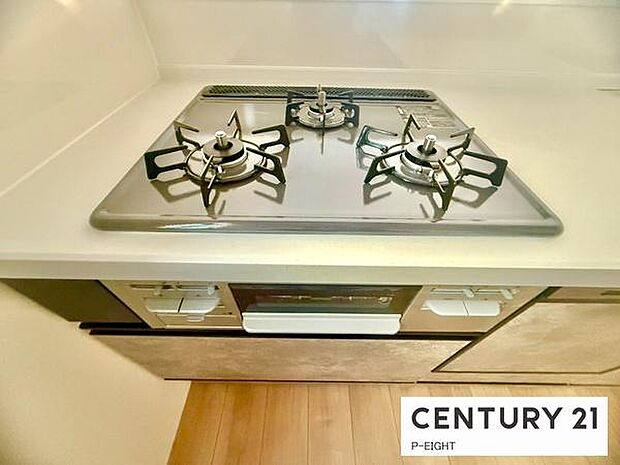 三口コンロで料理もはかどりますね!グリルもあります!