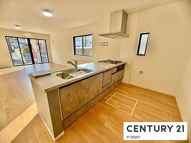 料理をしながらリビングを見渡せるつくりで、料理中も家族との会話がはずみます。