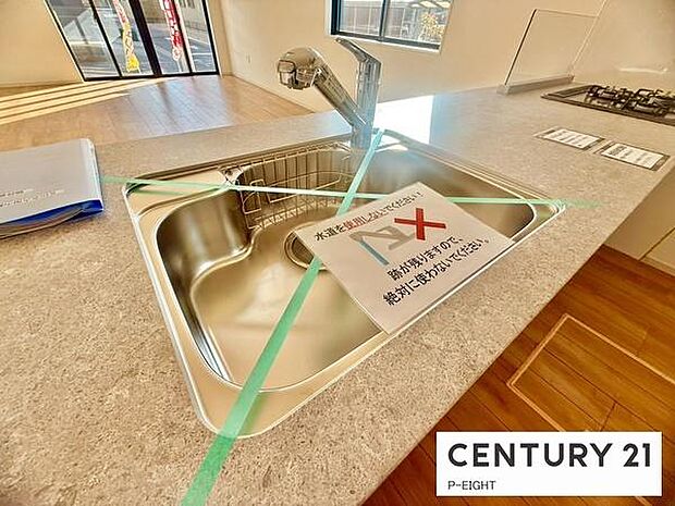 浄水器内蔵型のため、キッチン回りもスリムな印象です！