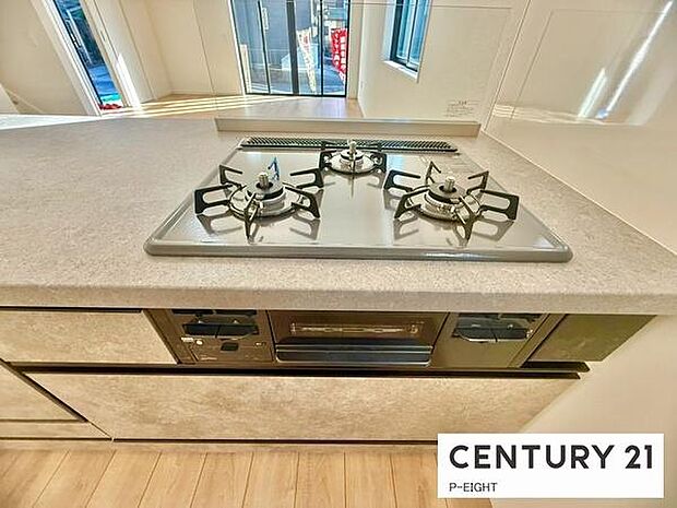 三口コンロで料理もはかどりますね!グリルもあります!