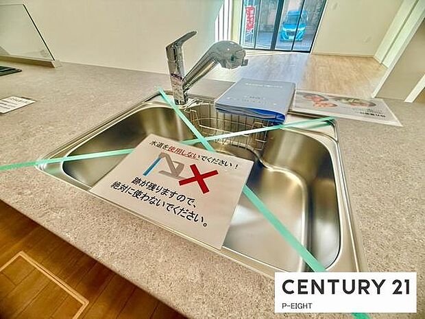 浄水器内蔵型のため、キッチン回りもスリムな印象です！