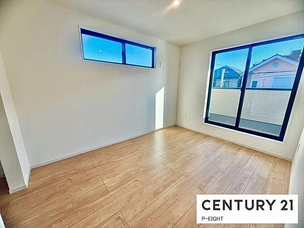 バルコニーに面している明るい洋室です!