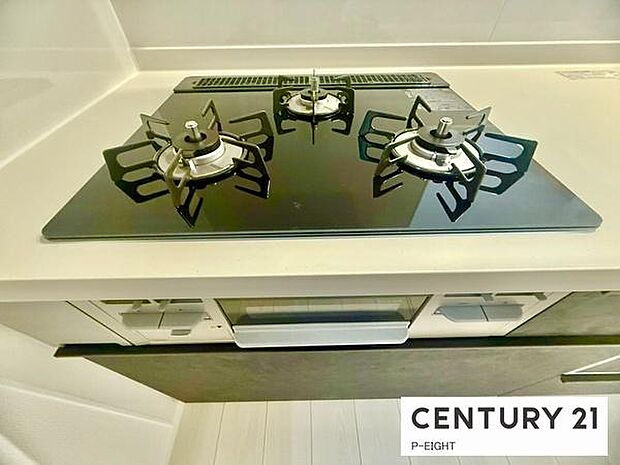 三口コンロで料理もはかどりますね!グリルもあります!