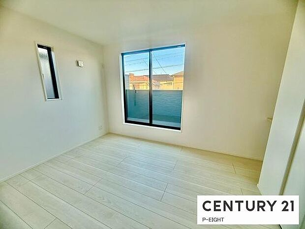 バルコニーに面している明るい洋室です!