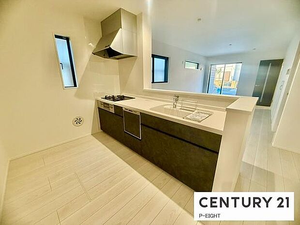 料理をしながらリビングを見渡せるつくりで、料理中も家族との会話がはずみます。