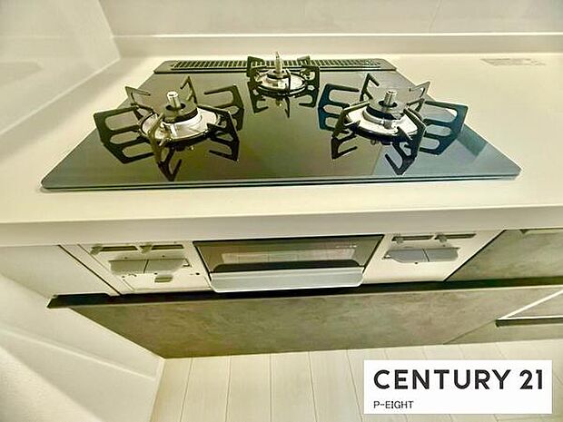 三口コンロで料理もはかどりますね！グリルもあります！