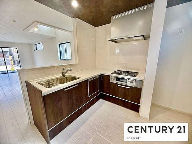 料理をしながらリビングを見渡せるつくりで、料理中も家族との会話がはずみます。