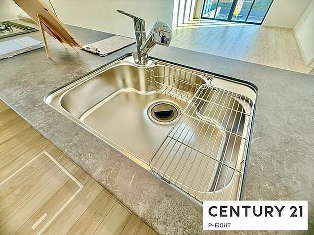 浄水器内蔵型のため、キッチン回りもスリムな印象です！